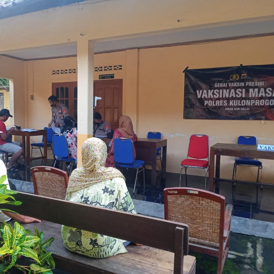 Polres Kulon Progo Kembali Gelar Vaksinasi Massal di Karangwuni